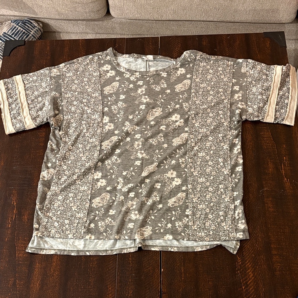 Cato women’s Floral Short Sleeve Tee - green and Cream